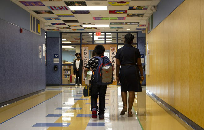 Expert: Parents should watch for signs of anxiety, depression as students return to classroom
